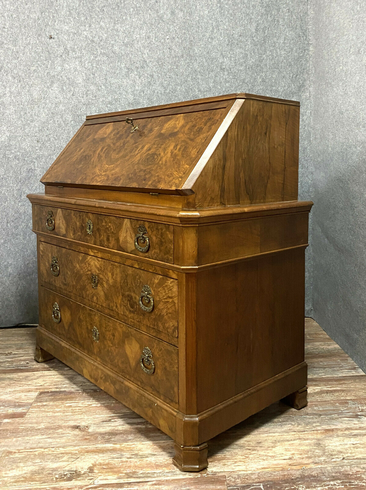 Commode scriban era Louis Philippe in walnut bramble around 1830