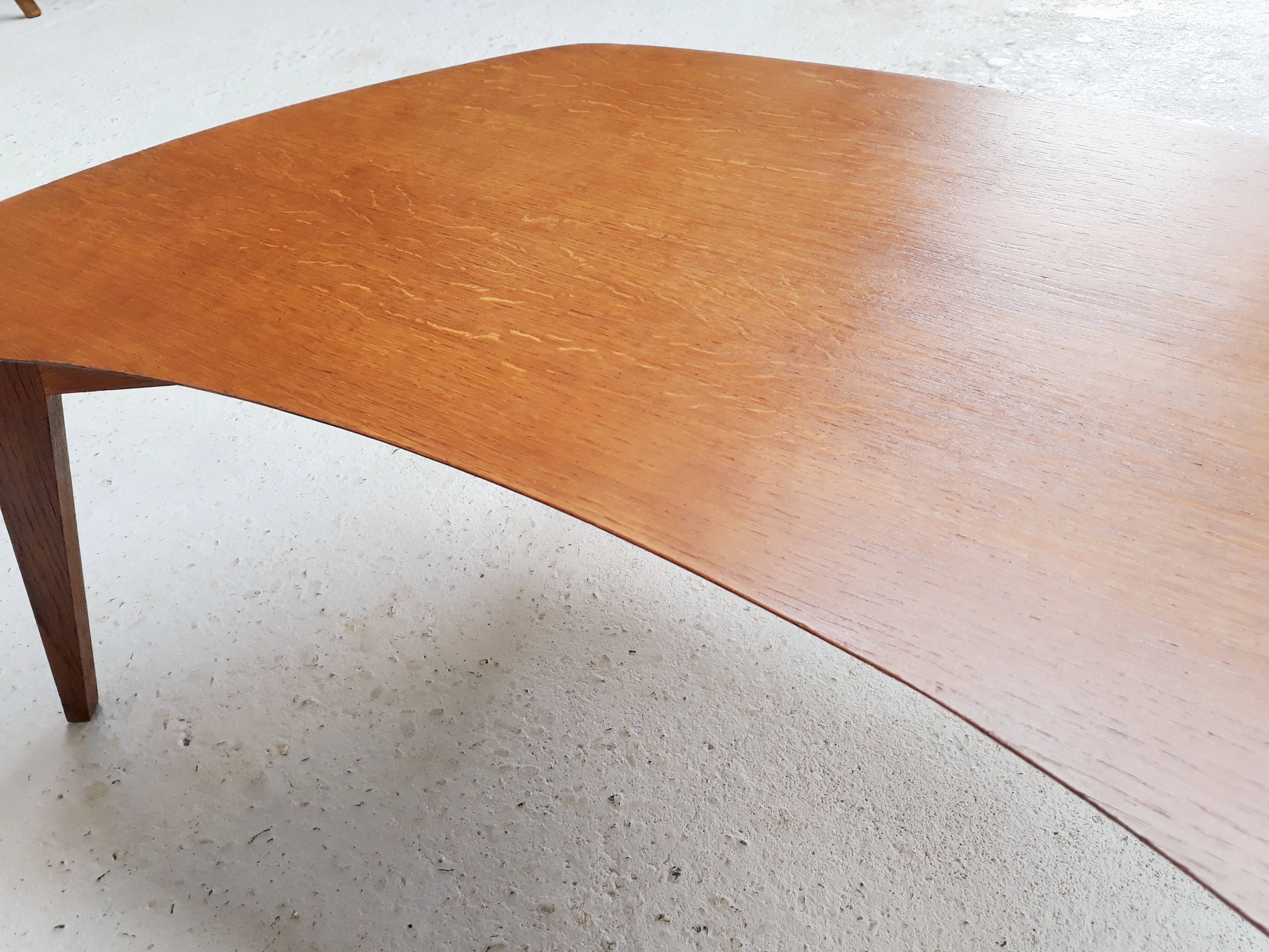 Table basse vintage haricot