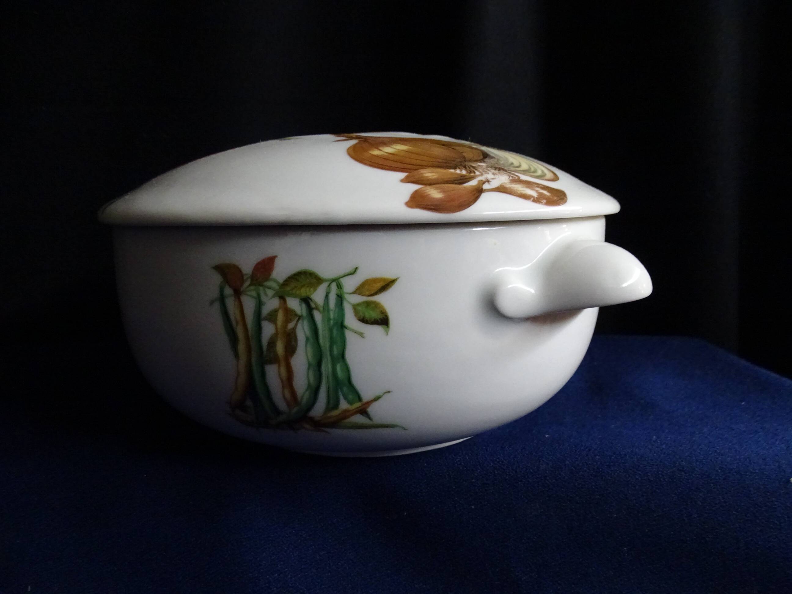 Legumier en porcelaine