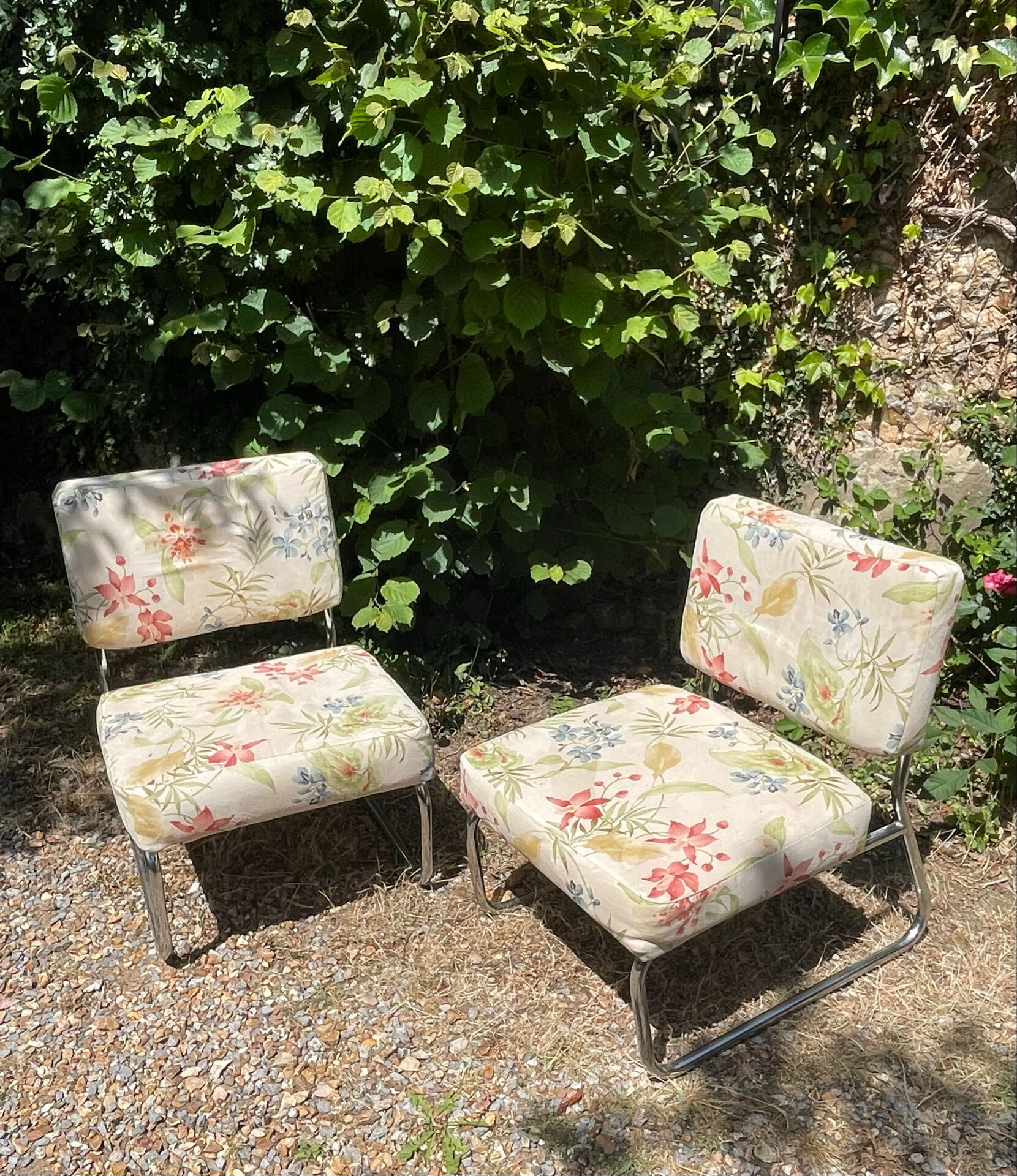 2 chauffeuses Cantilever