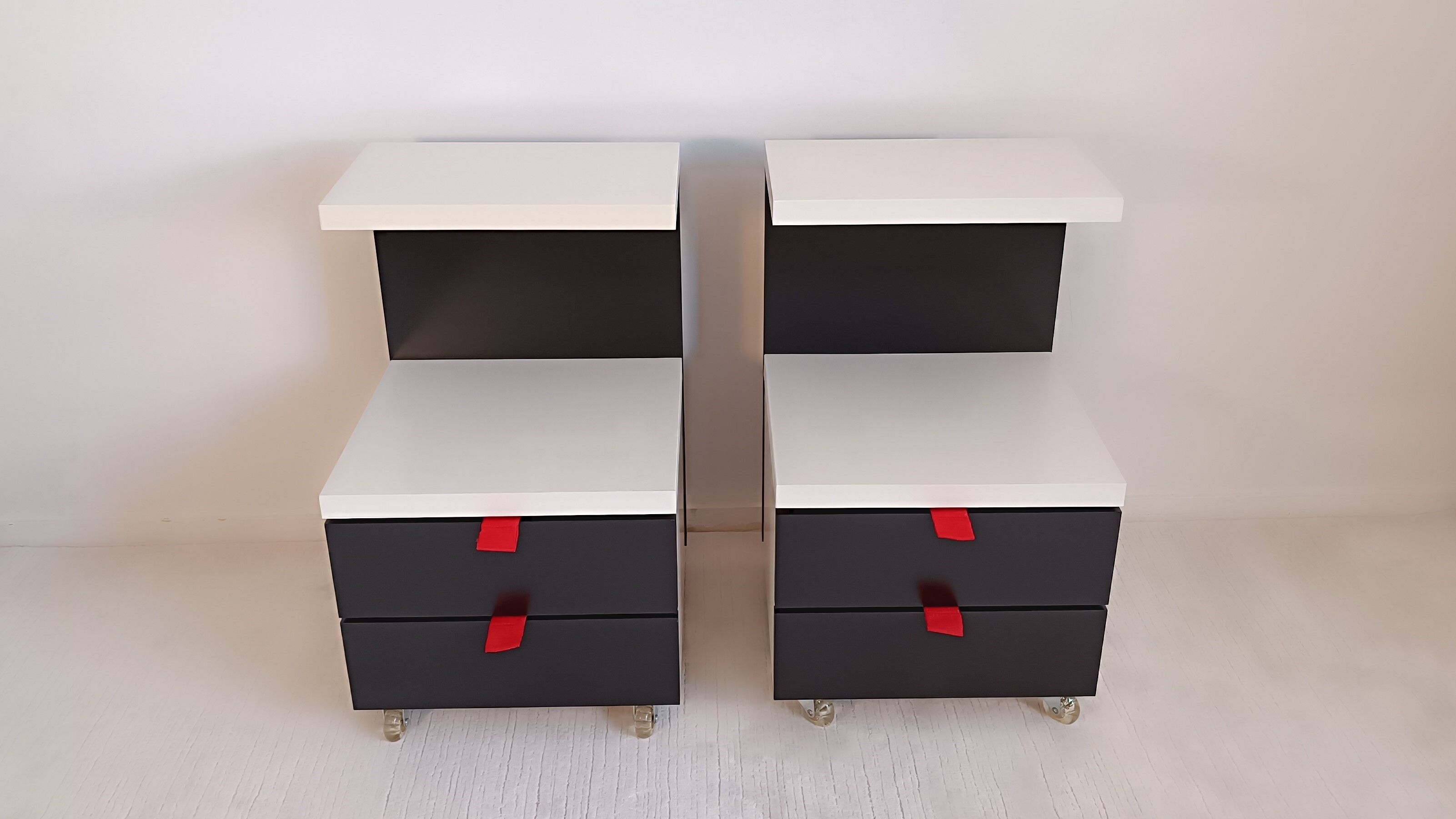 Tables de chevet postmodernes ikea noir et blanc 1980’s en tbeg