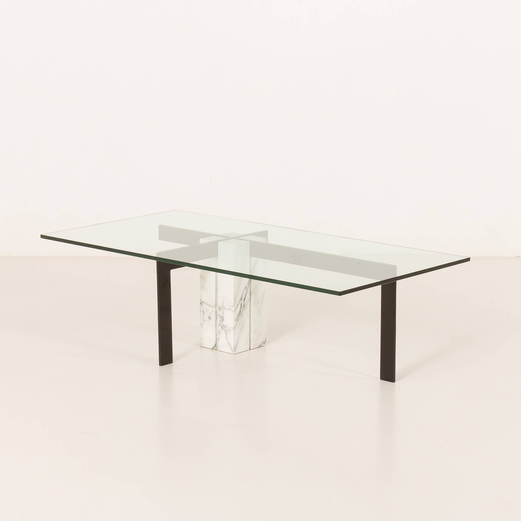 Table basse en marbre de Carrare par Hank Kwint pour Metaform, Italie, années 1980.