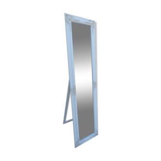 Miroir en bois sur pied psyché inclinable de couleur blanc cérusé doré avec moulures