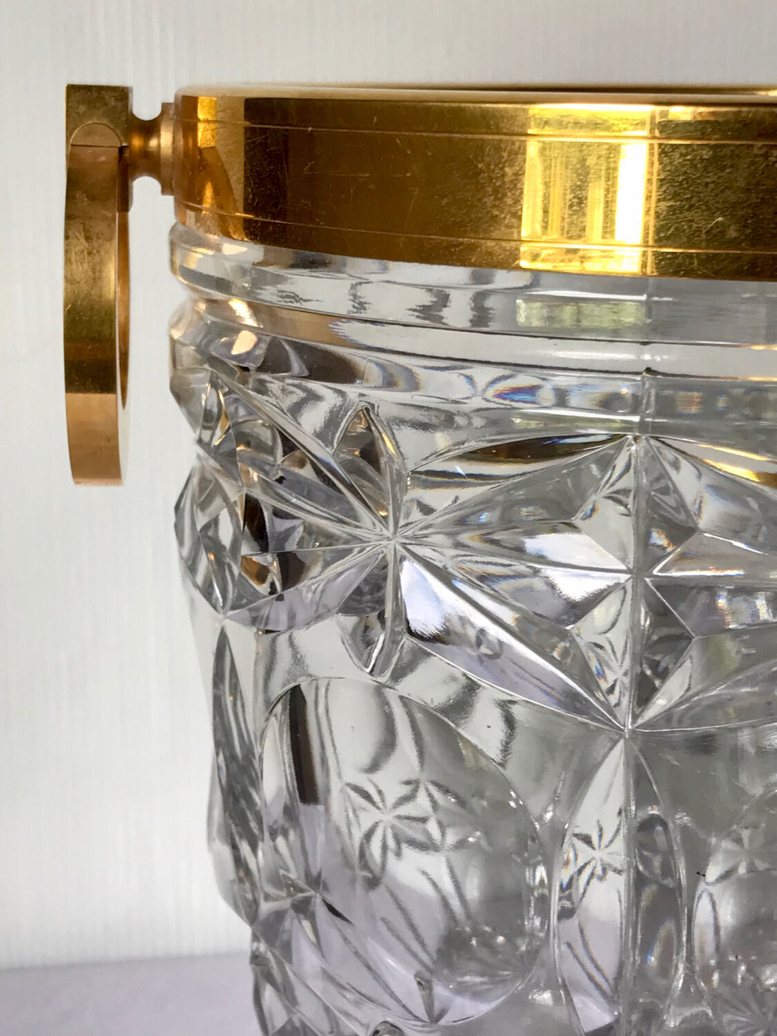 Champagne bucket in cut crystal, neck and brass handles