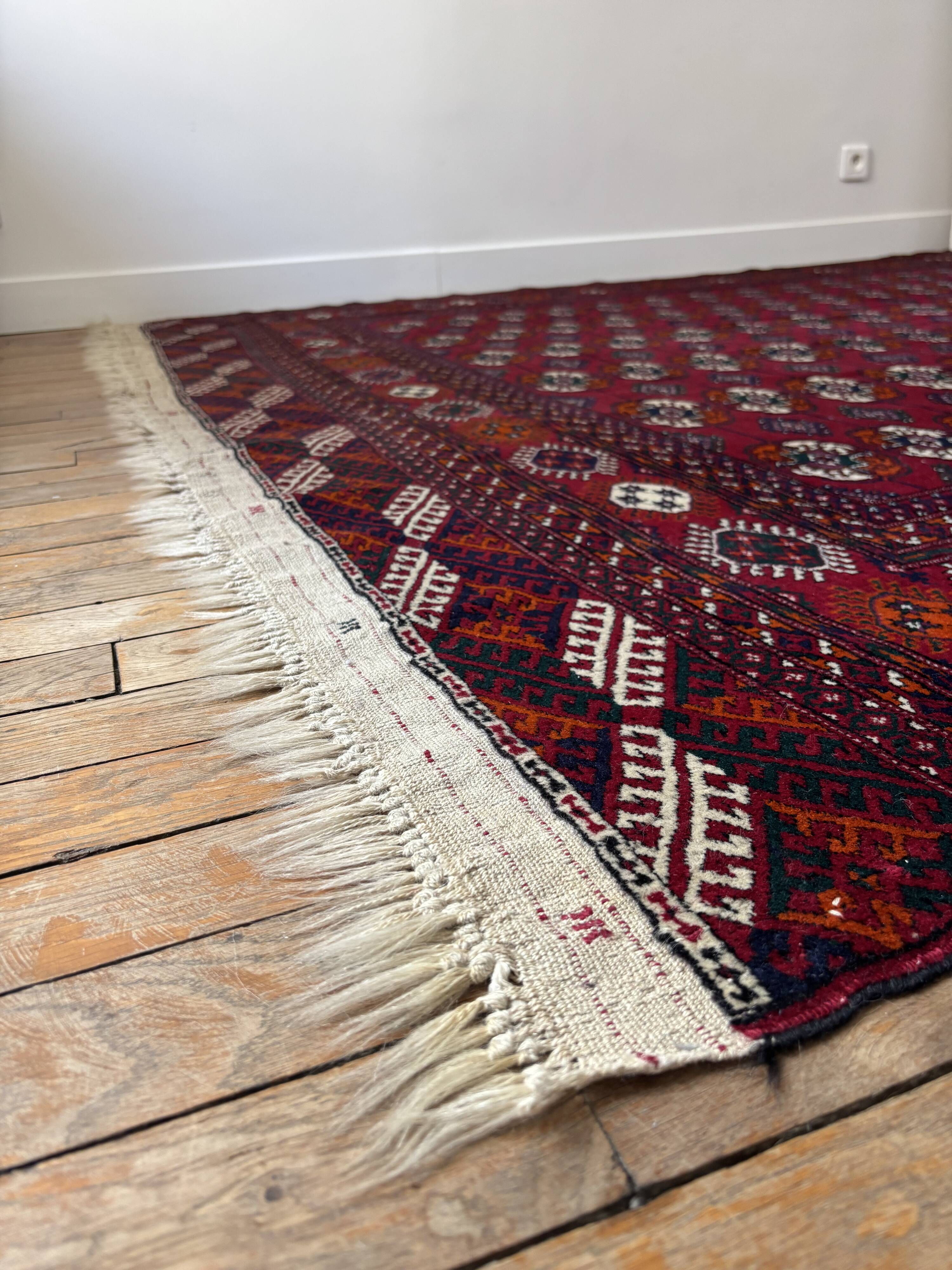 Turkmen Bukhara carpet hand-knotted – 290 x 207 cm – in perfect condition – certificate
