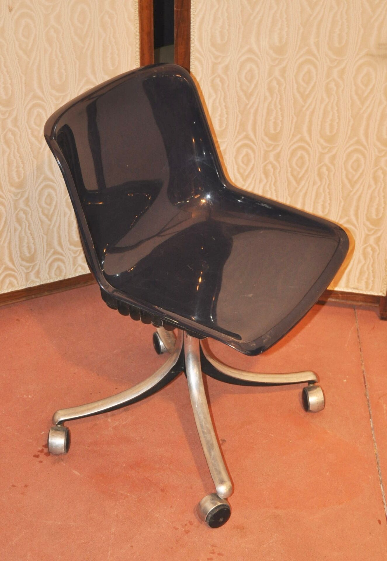 Modus by Osvaldo glass for techno Office Chair