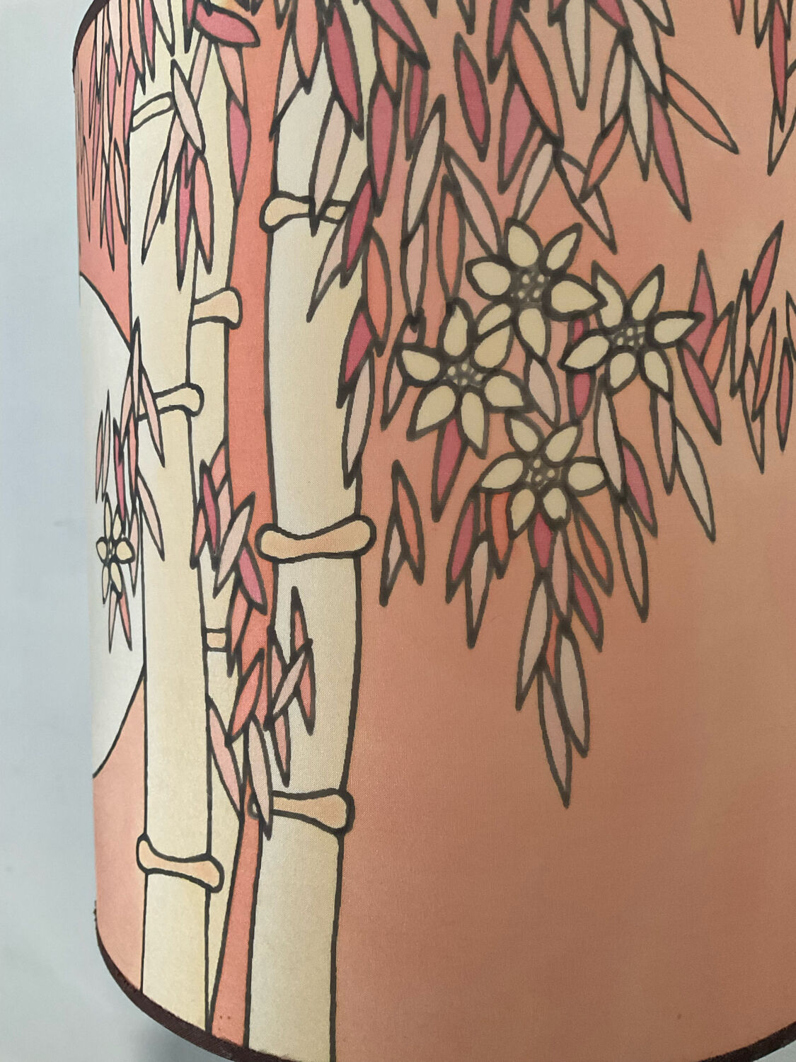 Vintage lamp in wood and silk