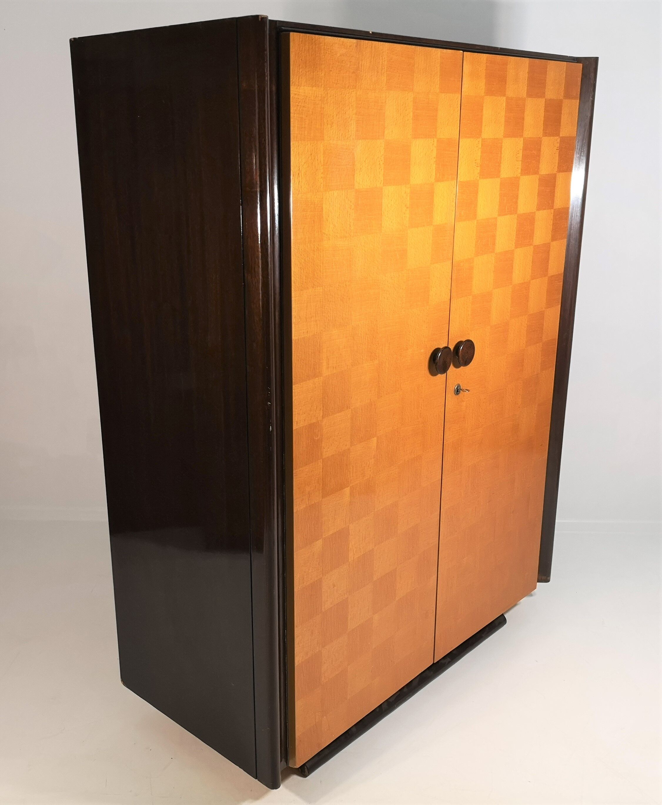 Armoire de Jindřich Halabala pour UP Závody, années 1950