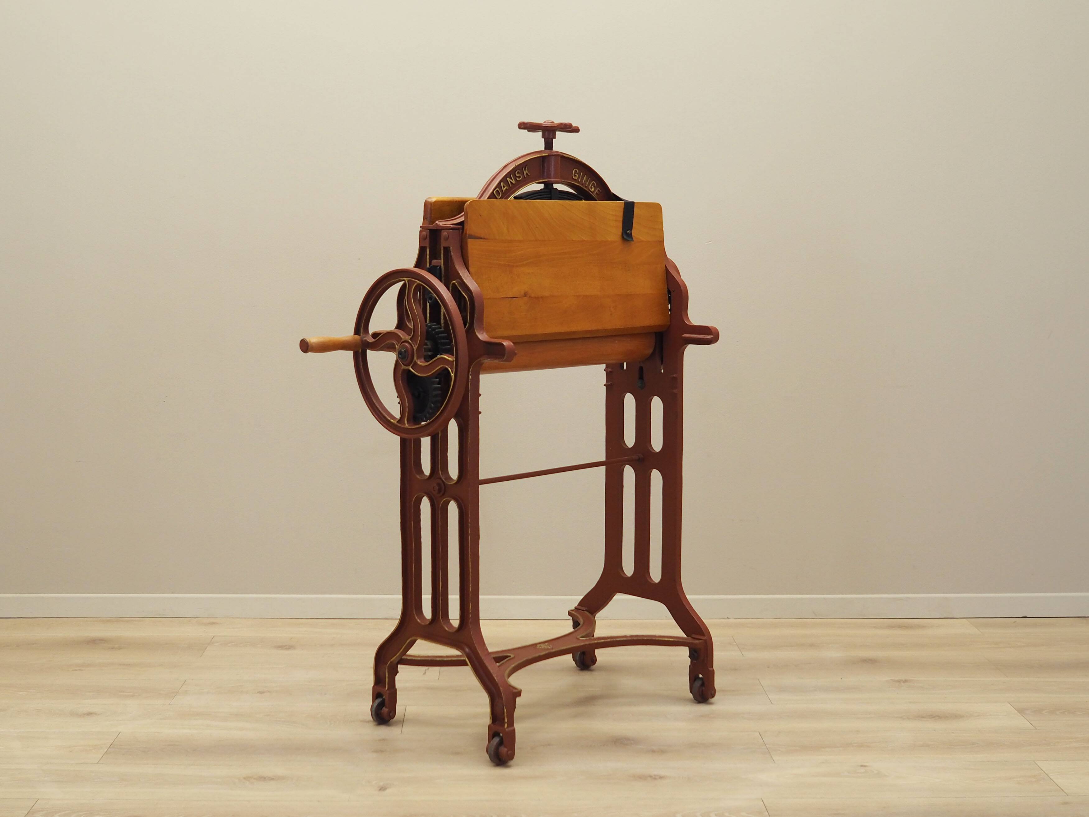 Mangle en fonte, design danois, 19e/20e siècle, production : Danemark