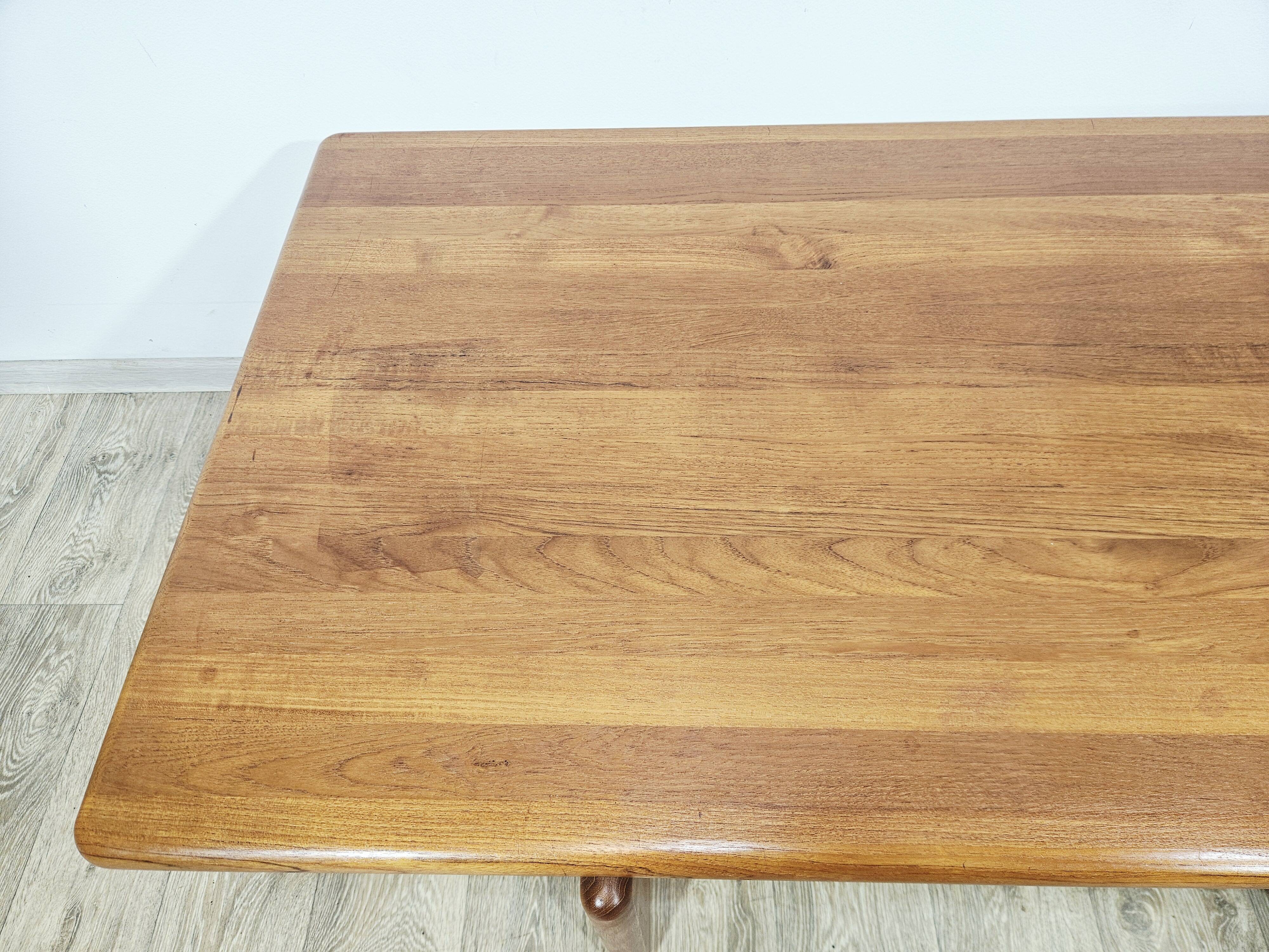Table basse en teck massif danois / Style Mid-Century Modern / Années 1970.