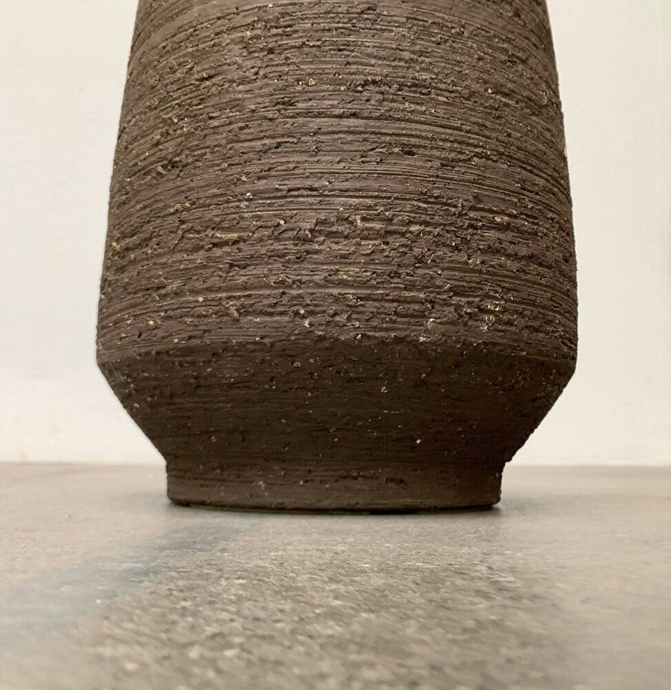 Brutalist German vase on a mid-century stand by Krösselbach Keramik, 1960s.