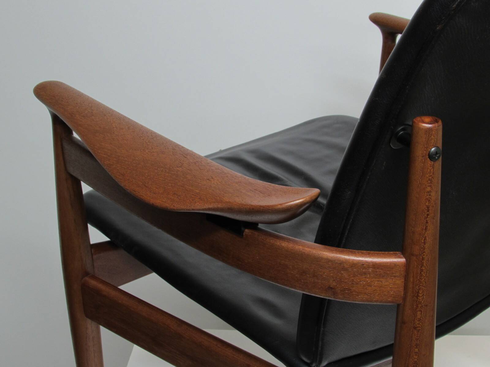 Finn Juhl model 192 in Teak, leather for France & Daverkosen