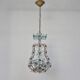 Suspension décorée de 42 fleurs en cristal bleu et transparent, style Maison Baguès, années 1930