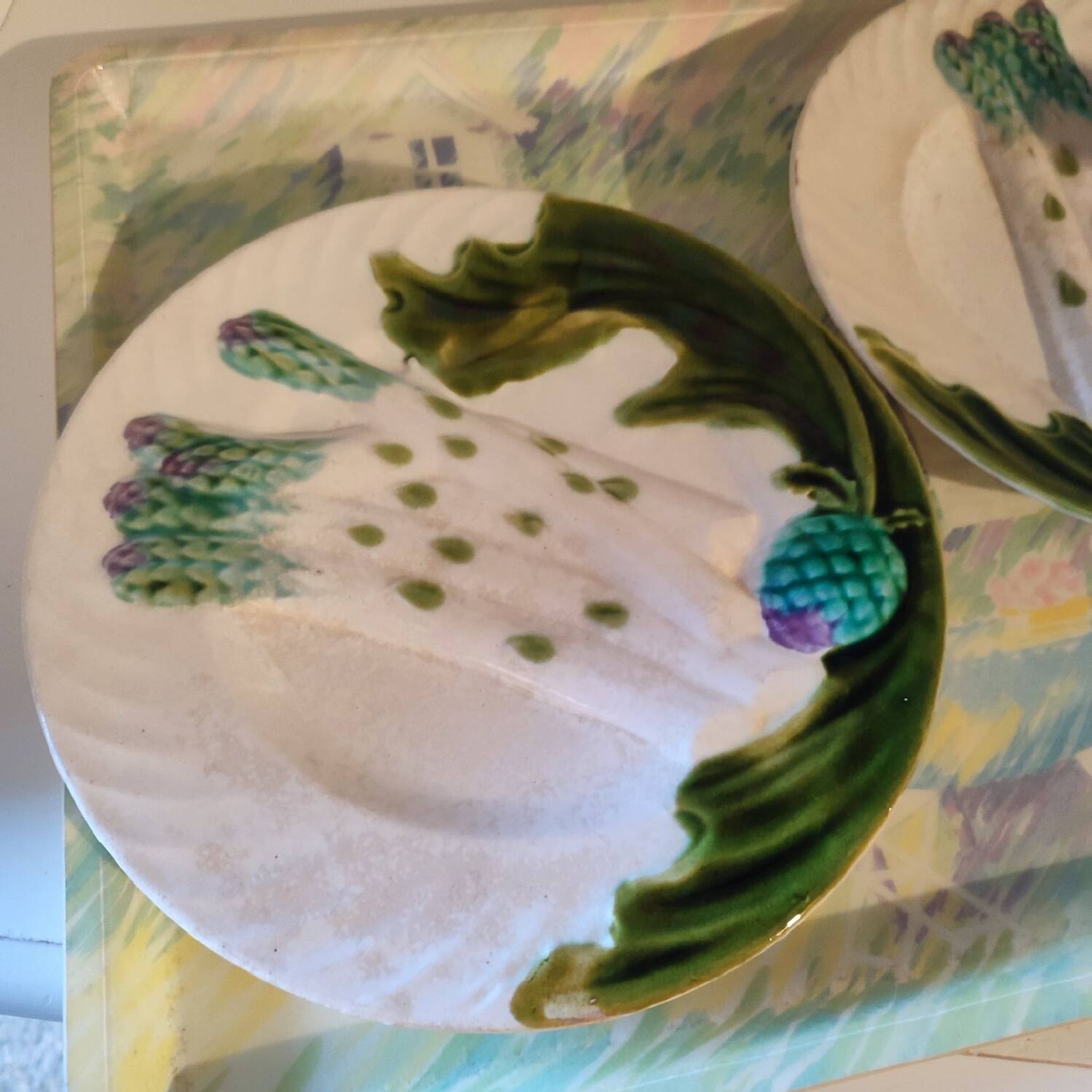 Two old asparagus plates in Salins barbotine