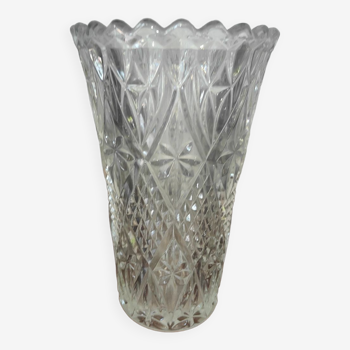 Vase in diamond point