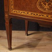 Commode marquetée de style Louis XVI du XXe siècle