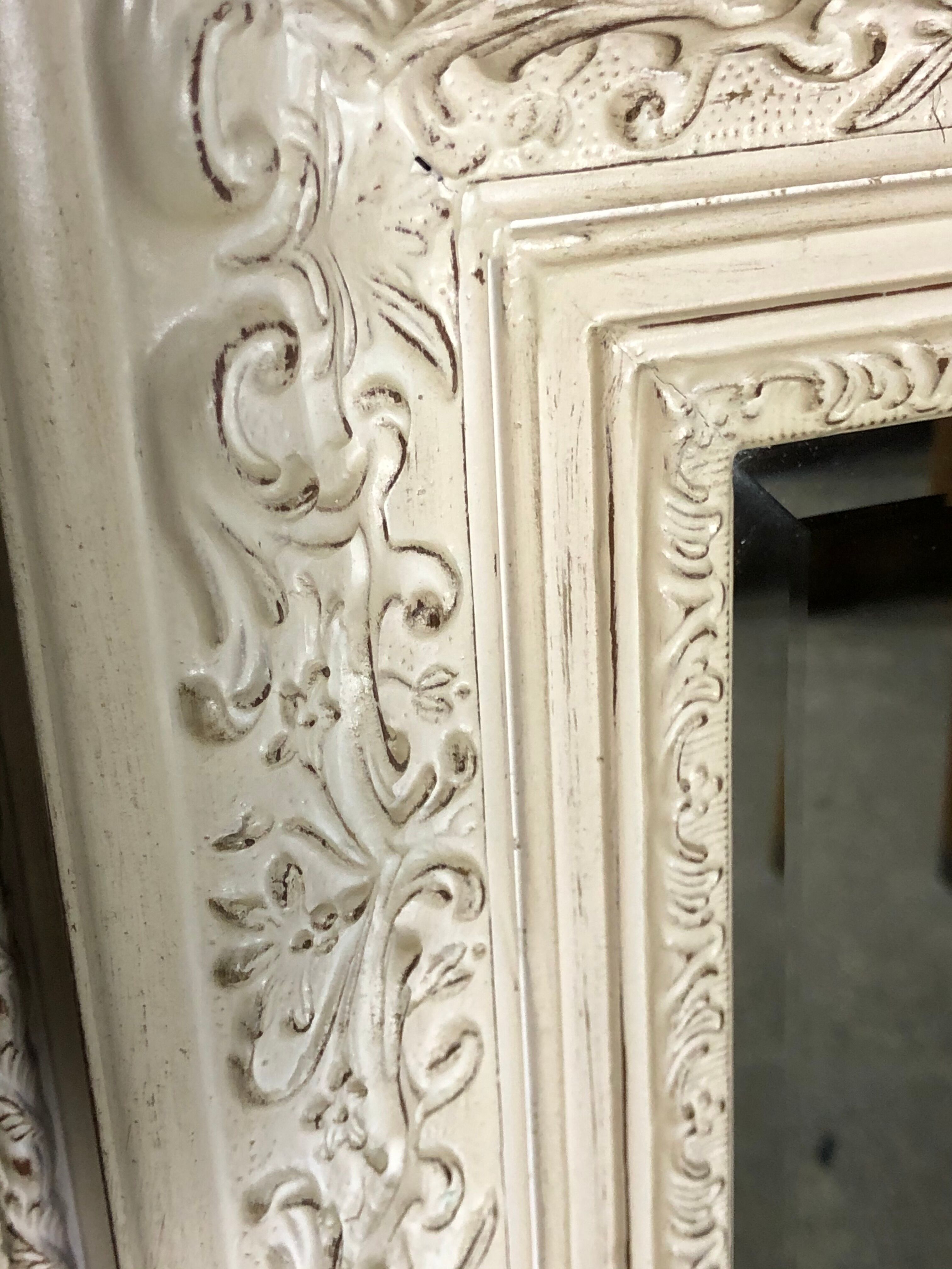 Louis XV-style mirror in wood and white stucctuc and patinated beige