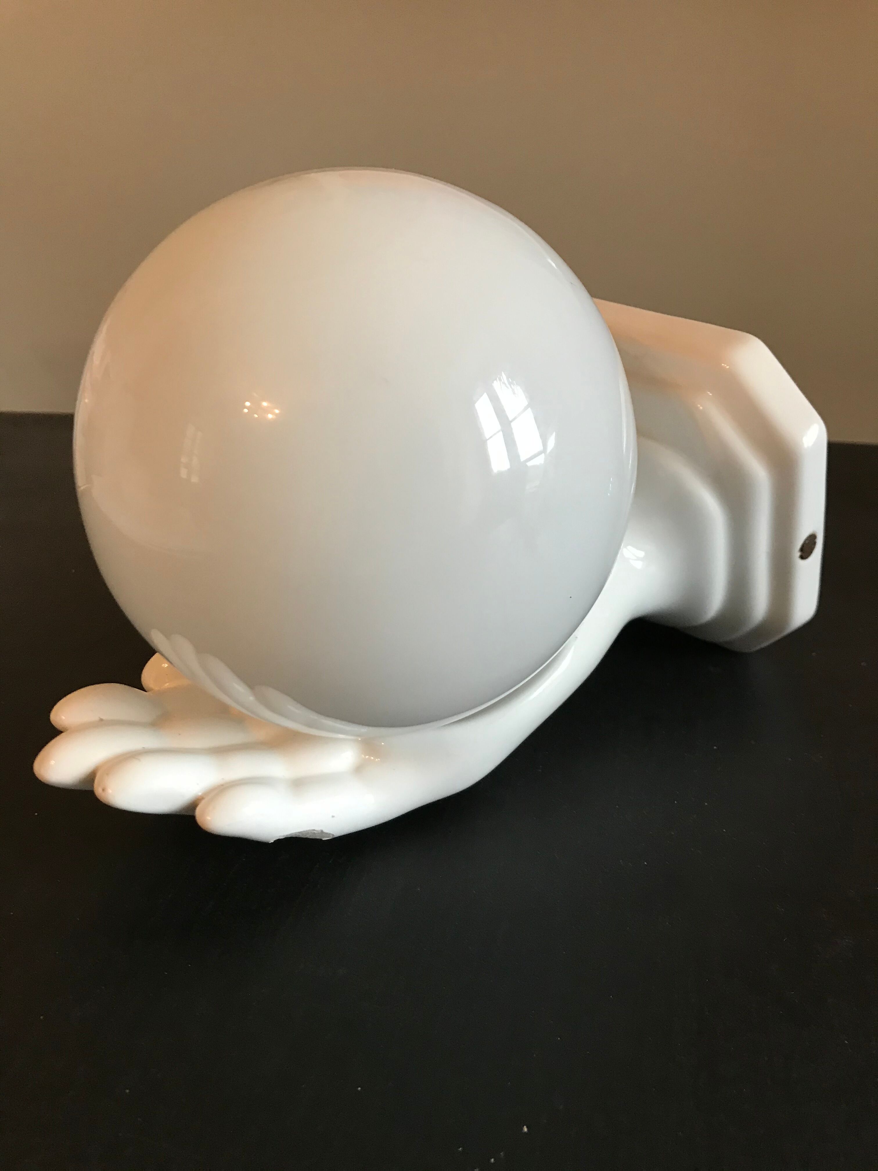 Apply hand in earthenware