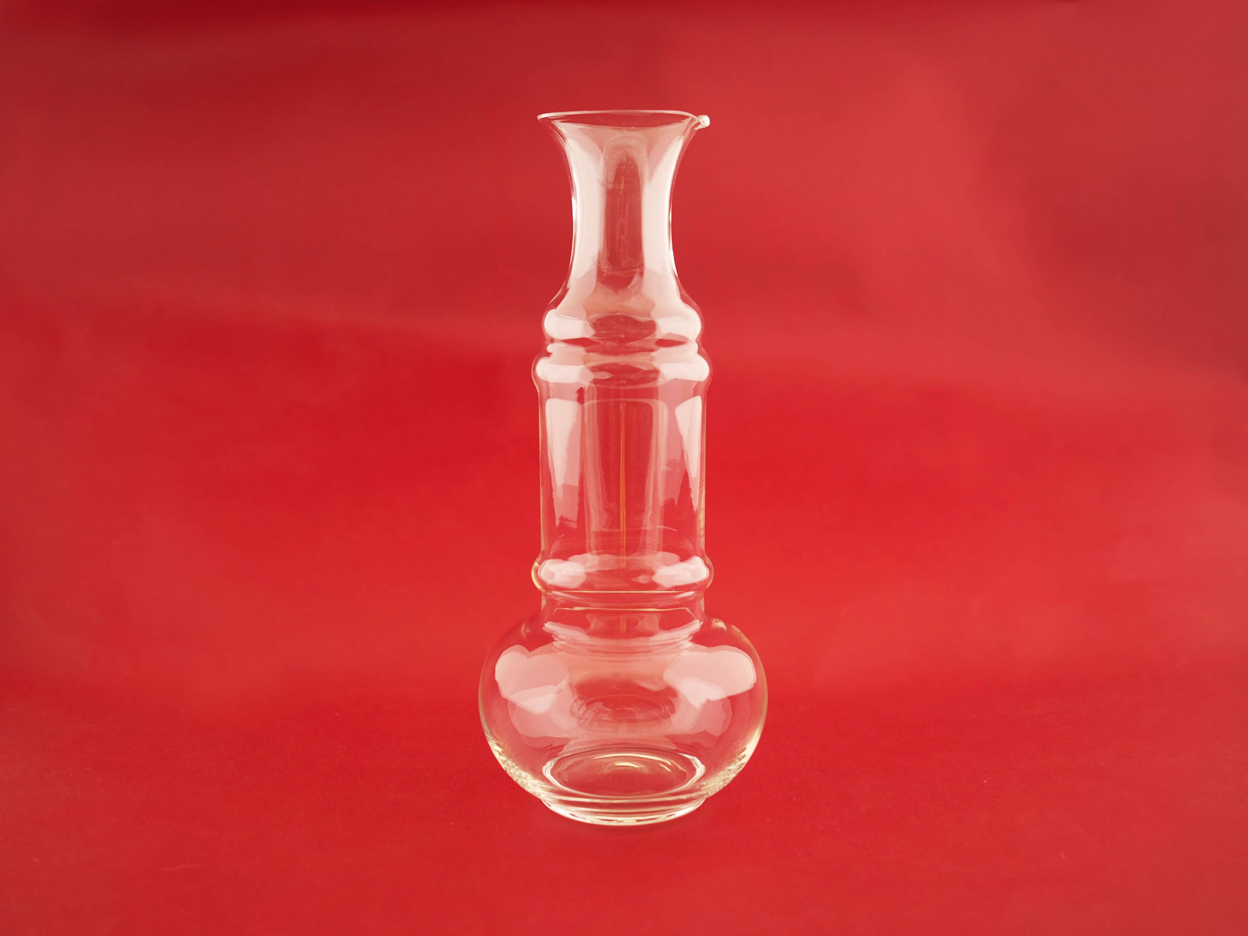 Carafe en verre, design danois, années 1970, production : Danemark