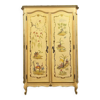 Armoire Vénitienne galbée a décors Chinois vers 1900