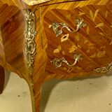 Commode style Louis XV