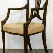 Fauteuil en bois dur Hepplewhite sur pieds délicats avec siège d'origine
