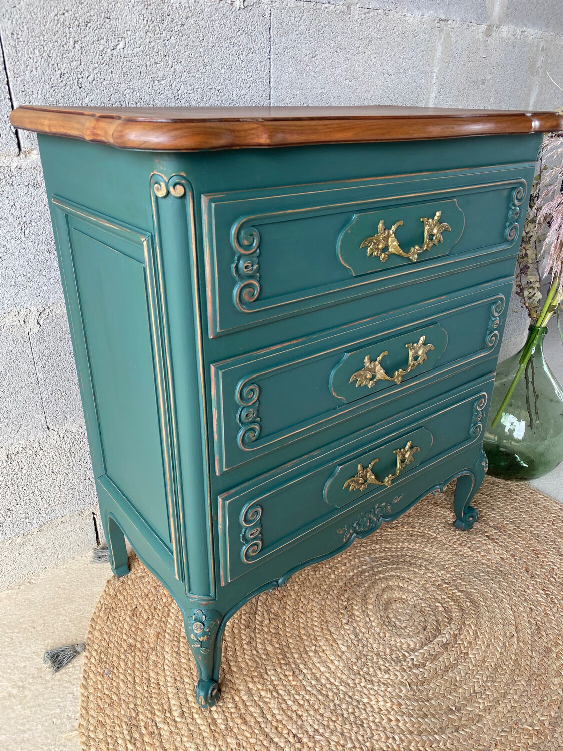 Commode bois massif relookée vert sapin patiné et bois