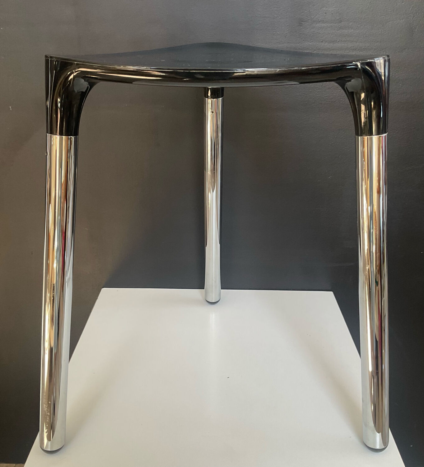 Tabouret italien tripode