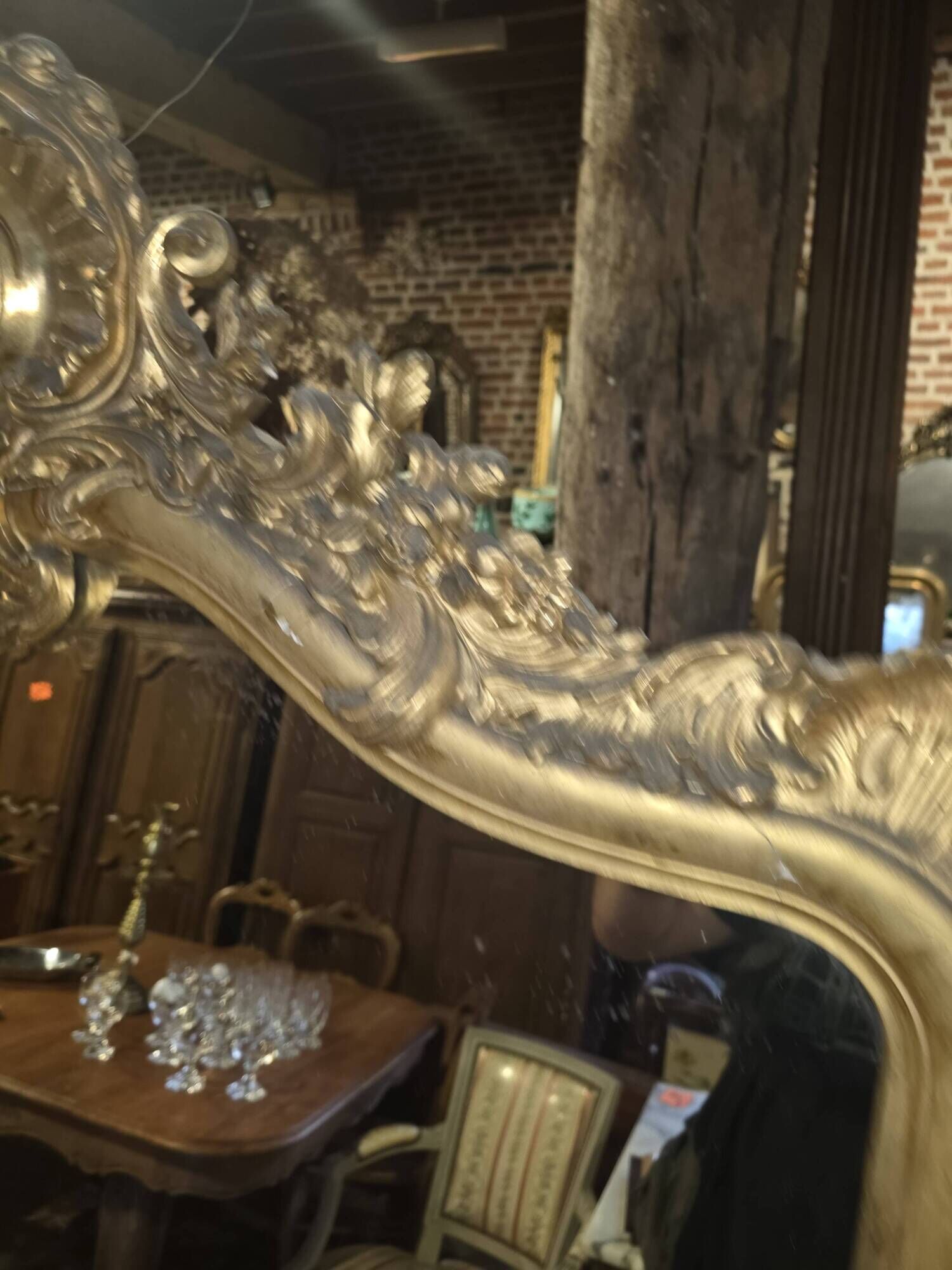 Miroir style Louis XV doré à la feuille d'or du XIXème, 181cm H