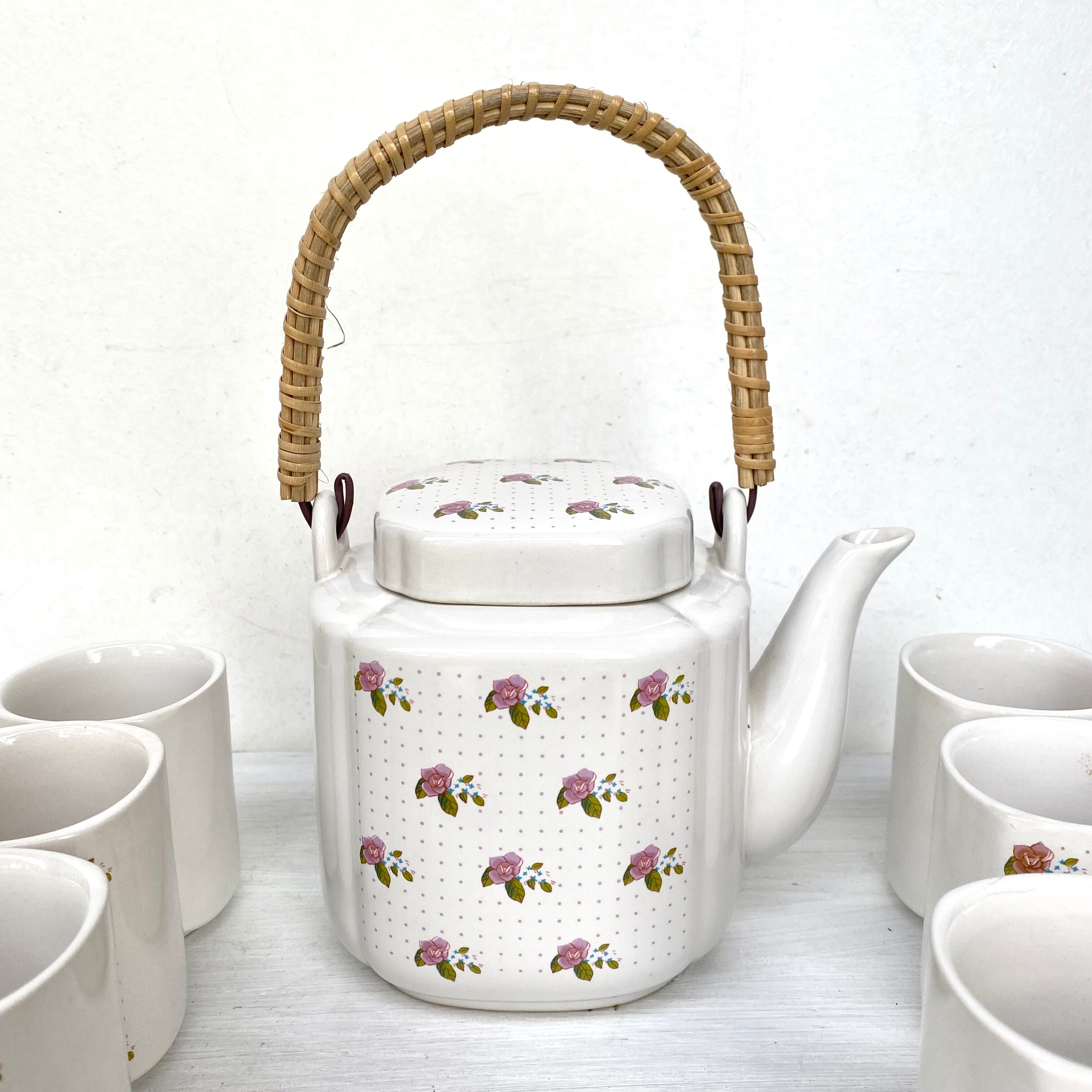 Vintage teapot and cups