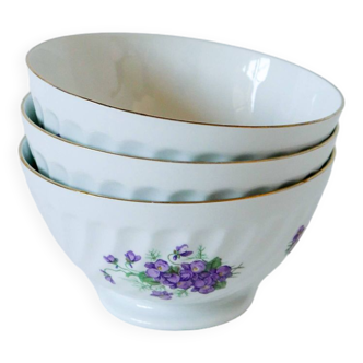 Trio of flowered porcelain bowls, 1950