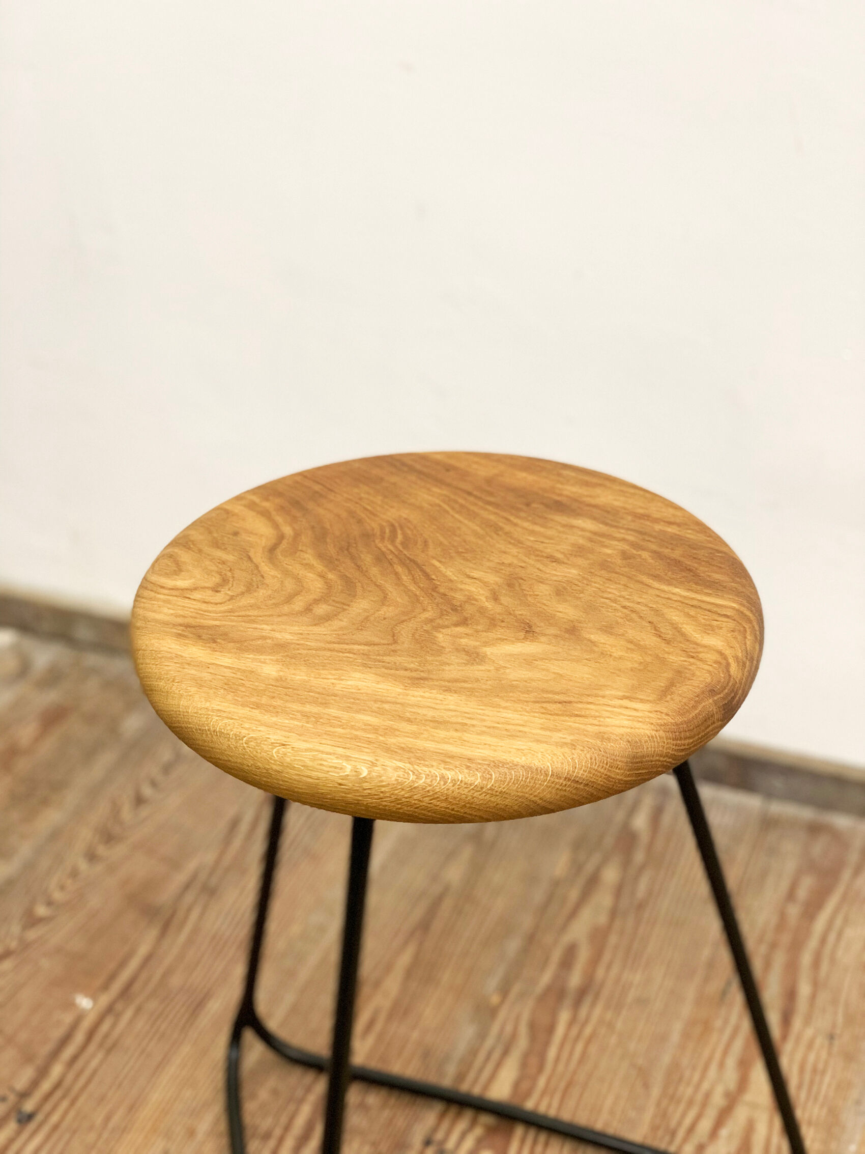 Bar stool in steel and oak