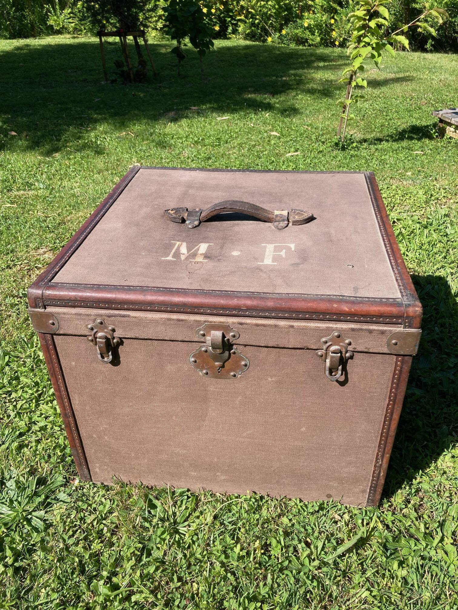 Ancienne malle de voyage, caisse de transport en bois et cuir 1900