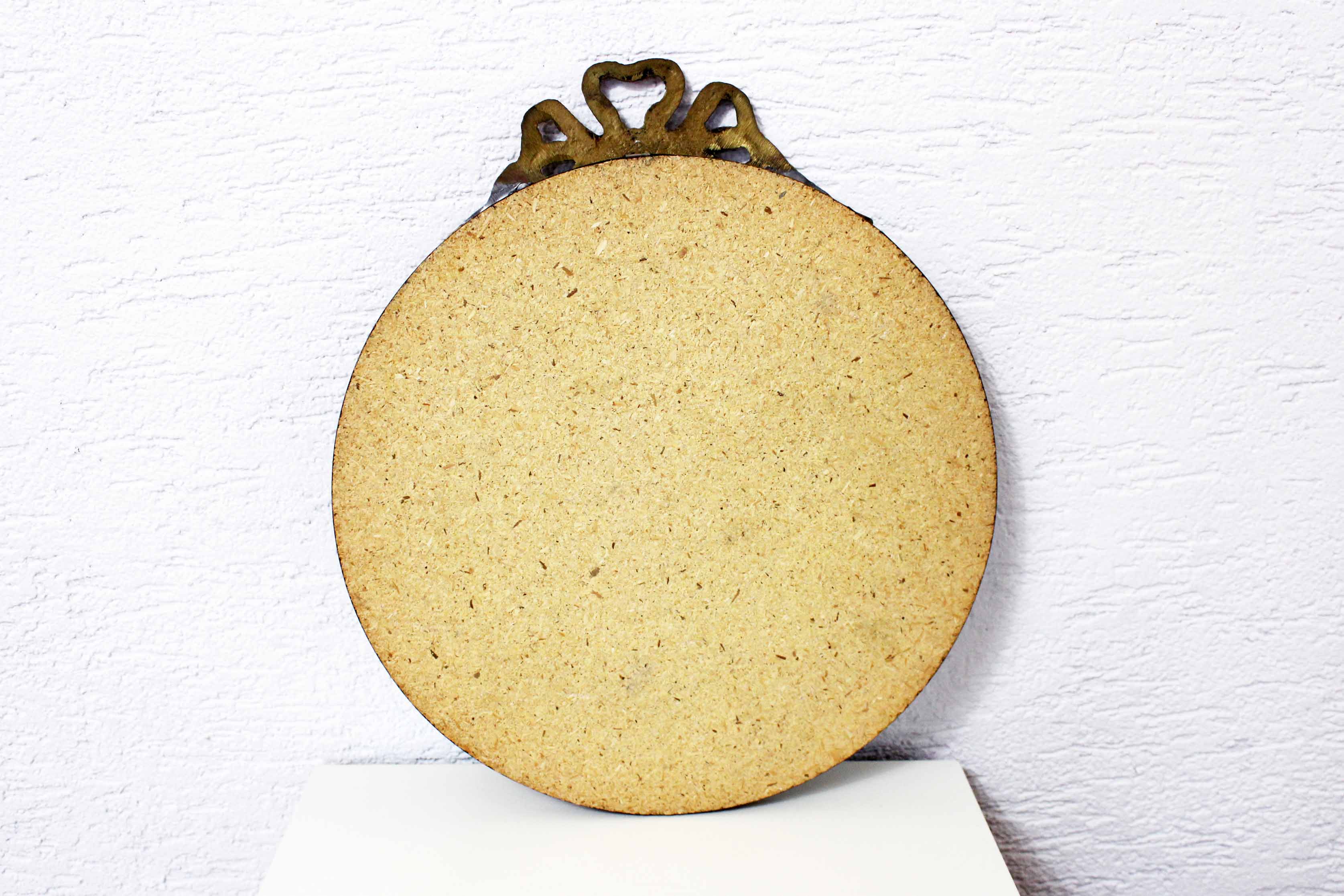 Round mirror, brass frame with décor 37x37cm