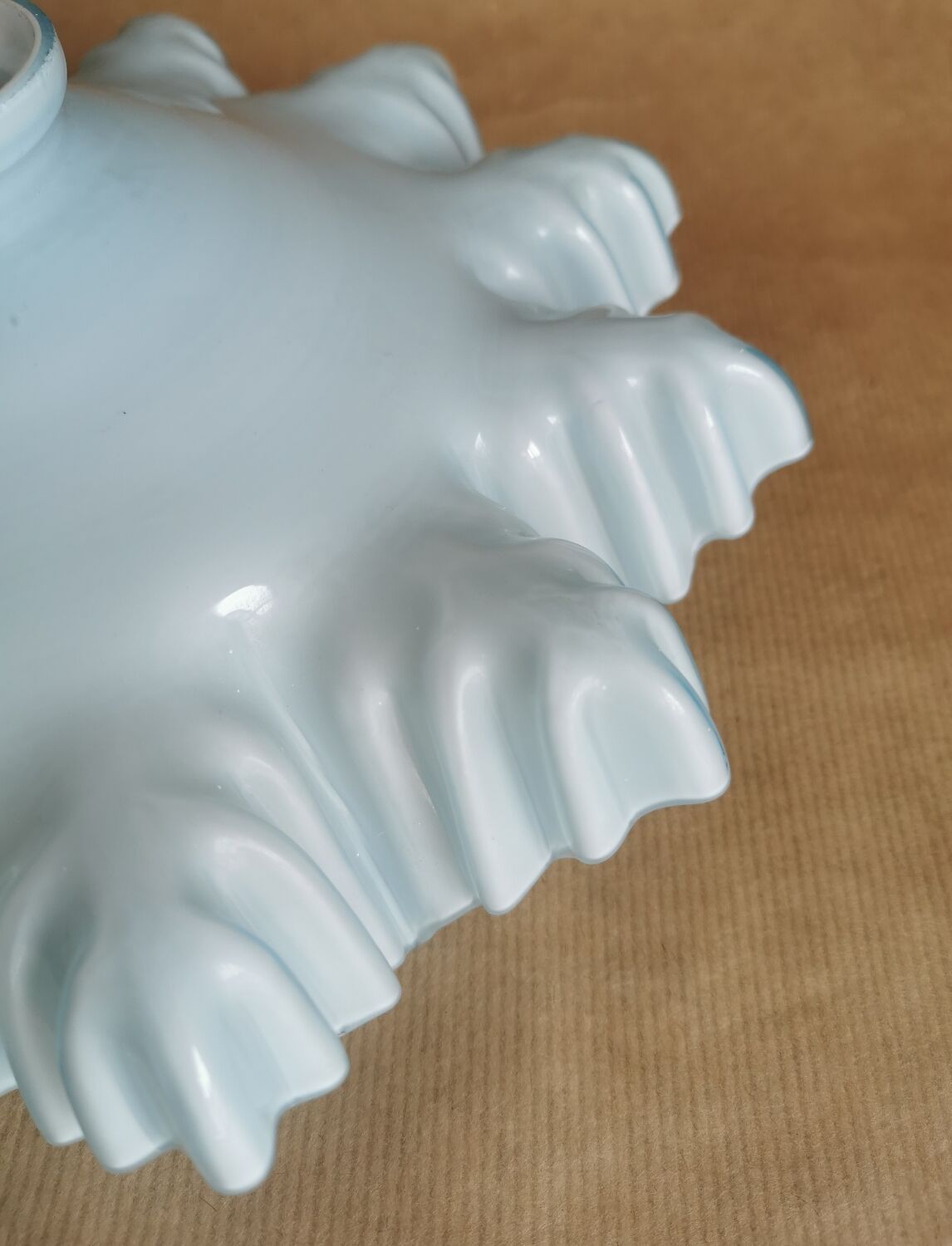 Blue opaline suspension