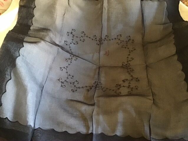 Black nape and towels in organdi