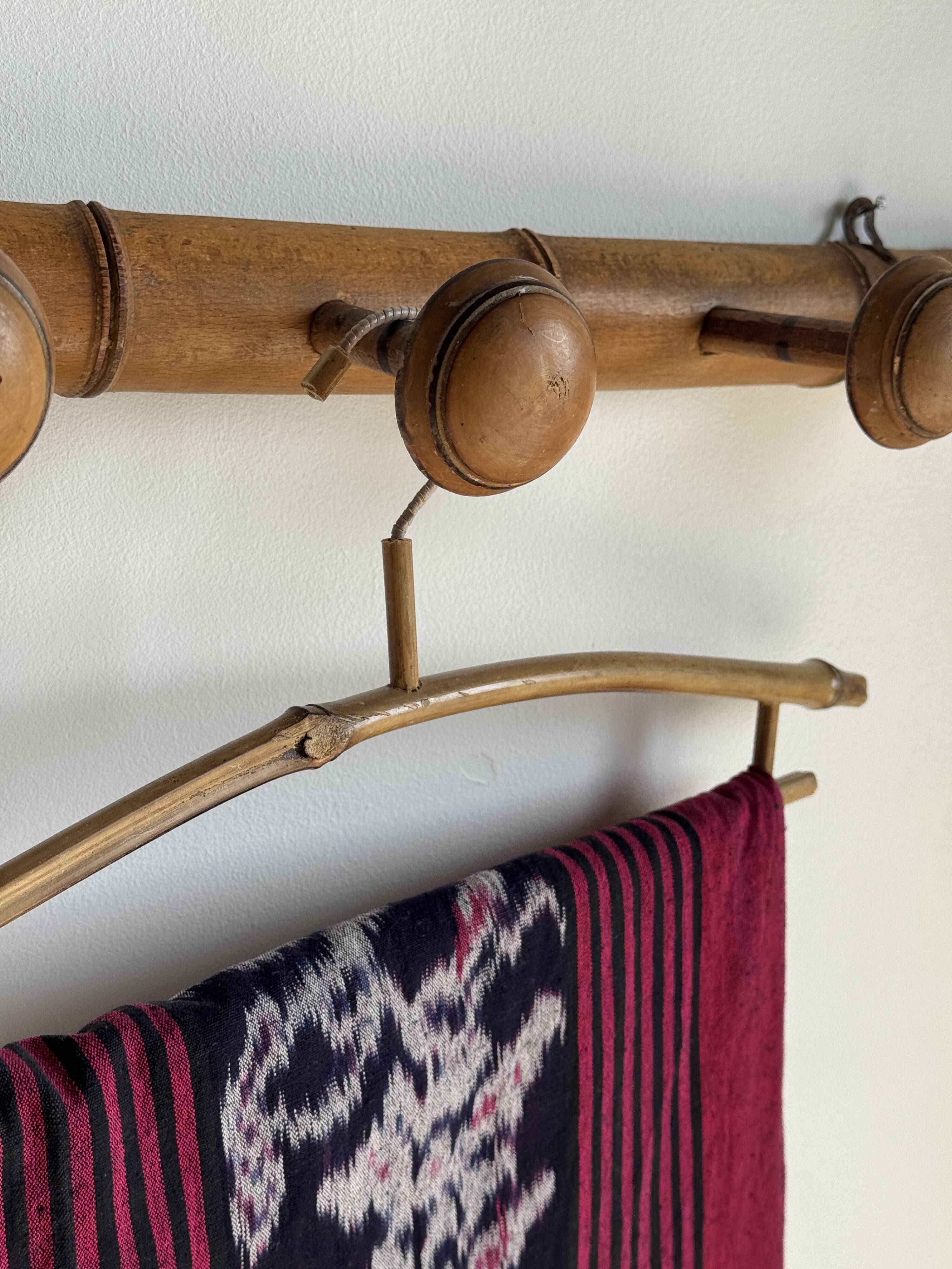 Large vintage wooden coat rack with 6 bamboo effect hooks L79