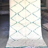 Tapis béni ouarain à losanges vert et blanc avec franges sur le côté 143x240