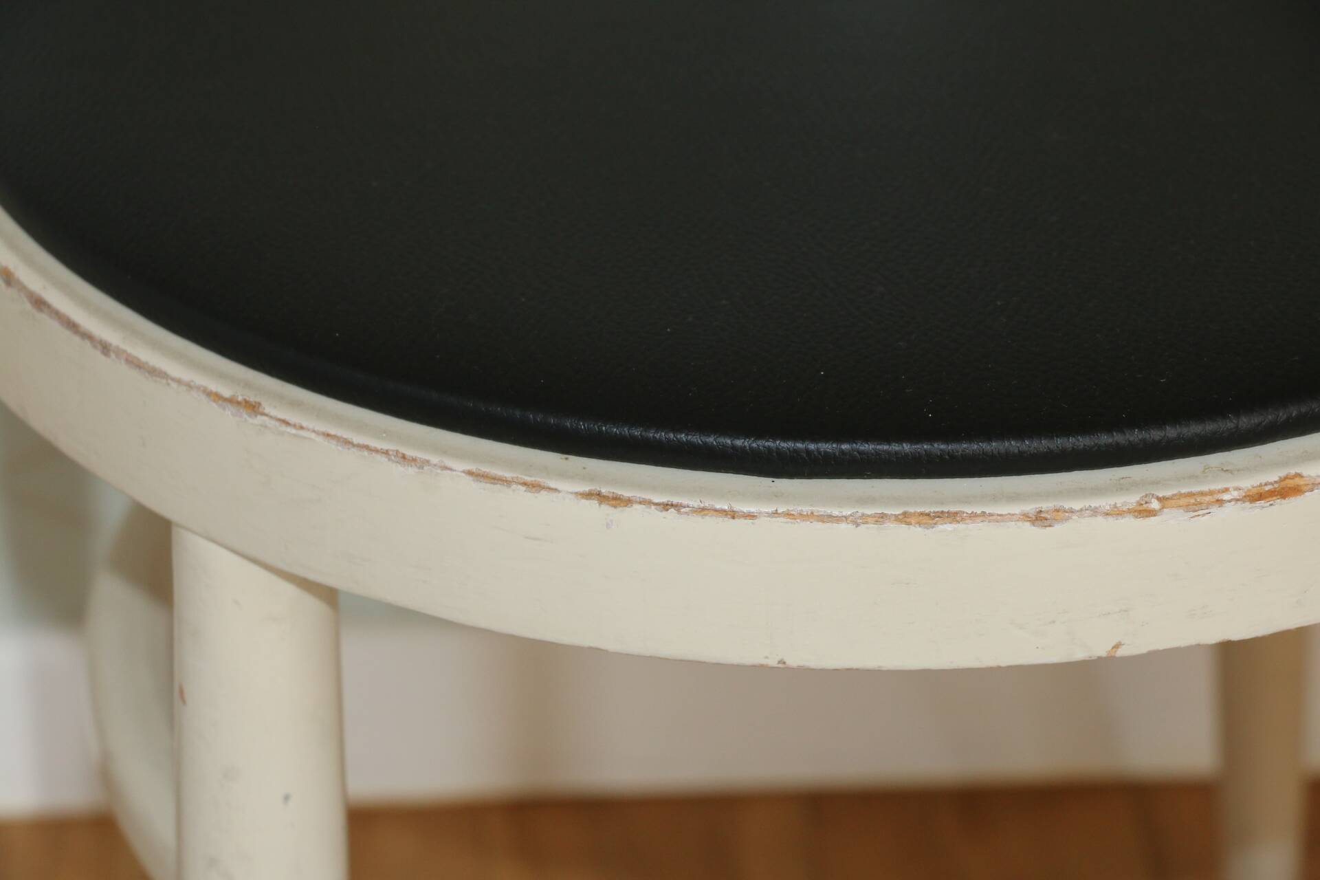 Chaise baumann mouette blanche skaï noir
