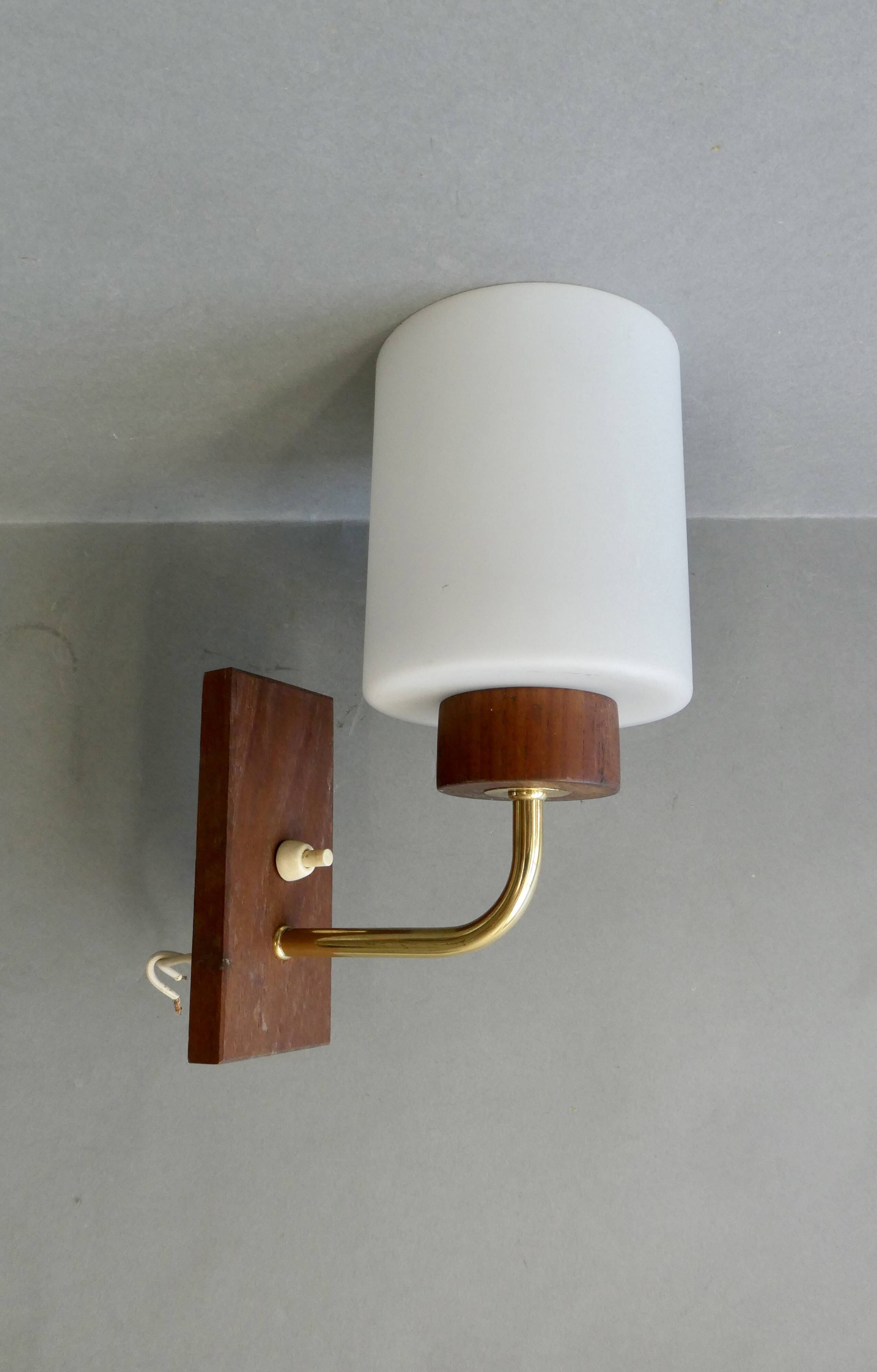 Scandinavian wall lamp in teak and opaline, 1970s