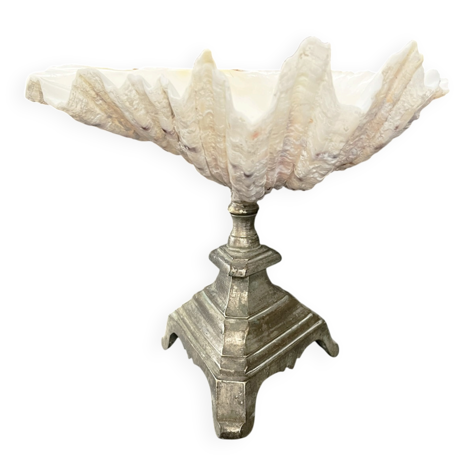 Shell-shaped trinket dish on a base