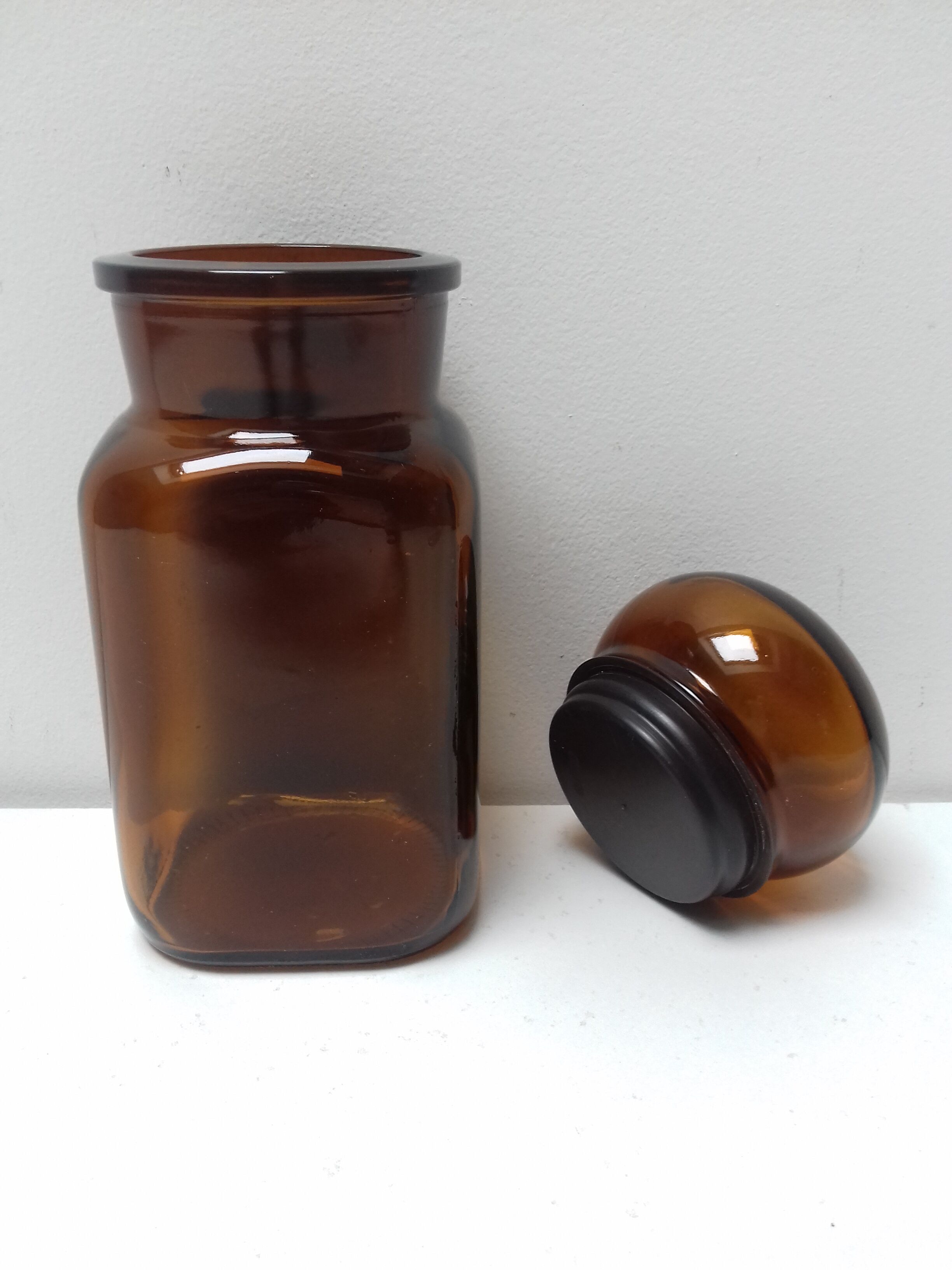 Pot apothicaire en verre marron vintage