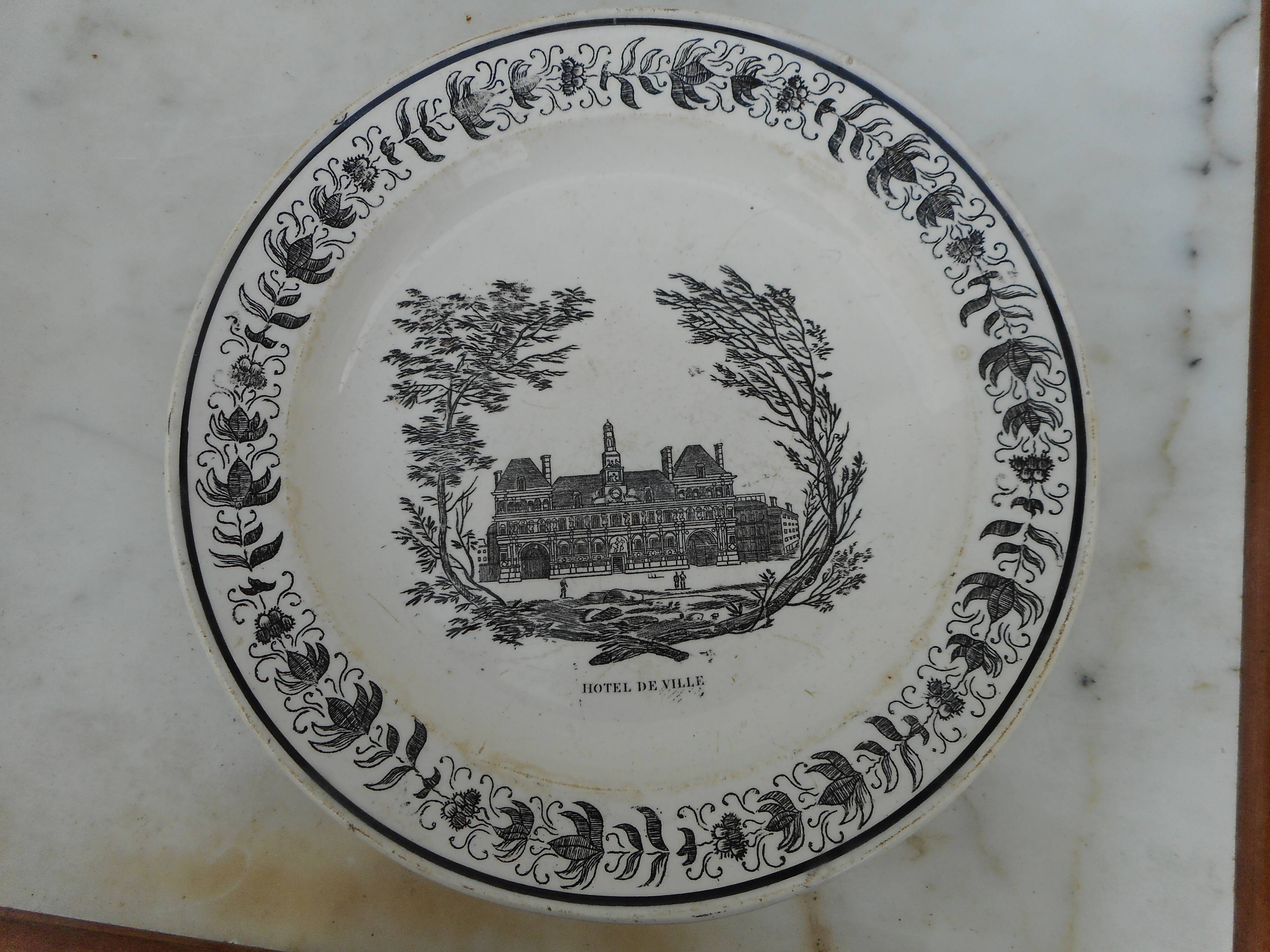 Lot of 5 earthenware plates of Montreau