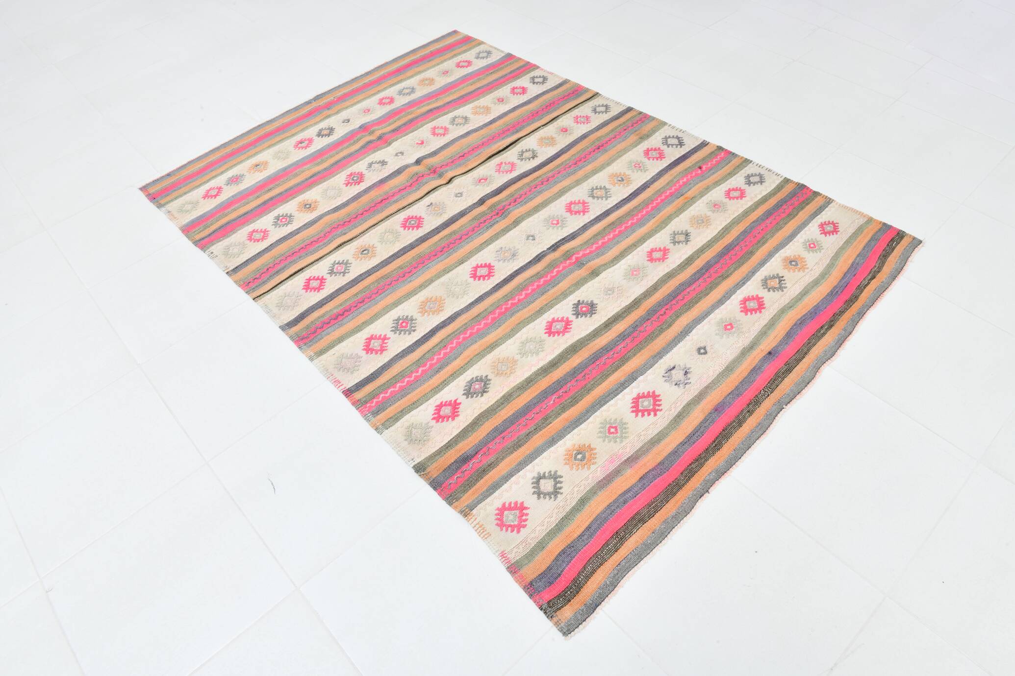 Beige & Pink Wool Kilim Rug, 142x203Cm Handknotted Carpet, 5x7 Rugs