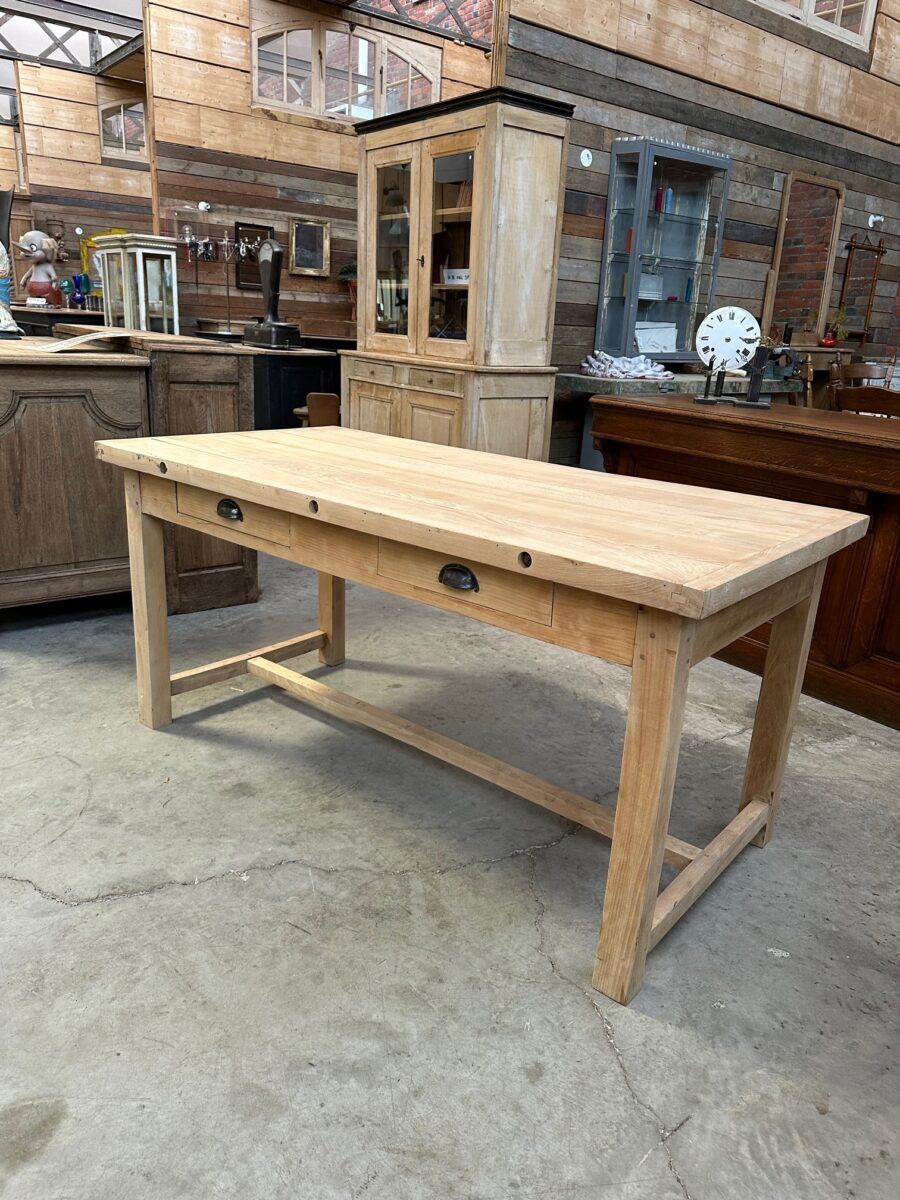 Butcher's table in solid beech wood
