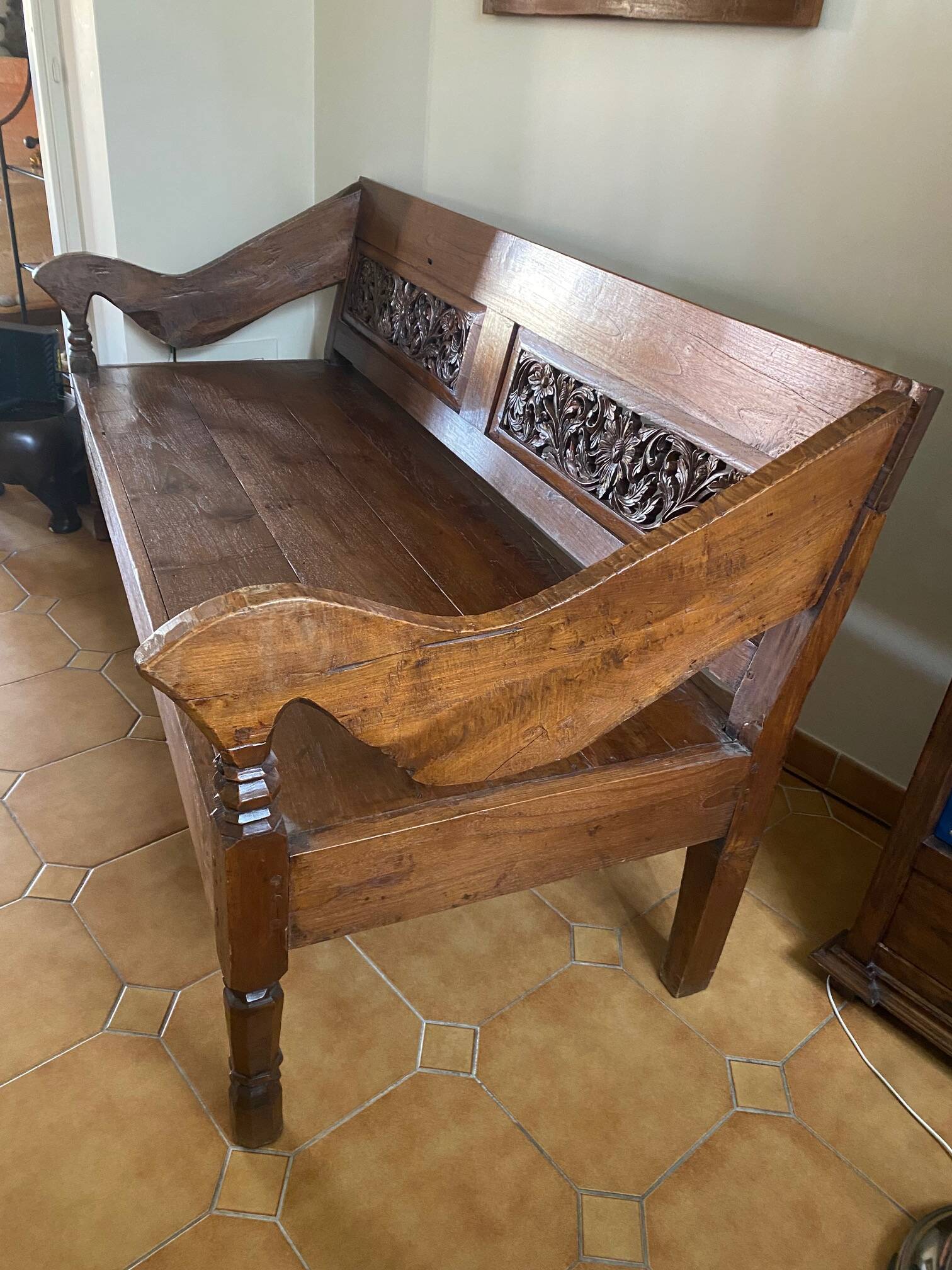 Indonesian low-sided bench