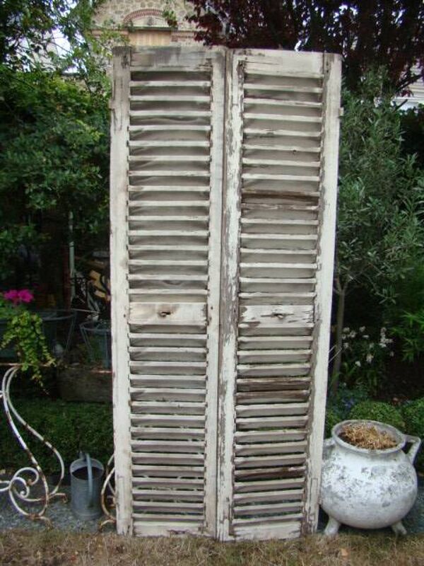 Paire de volets bois lamelles ancien