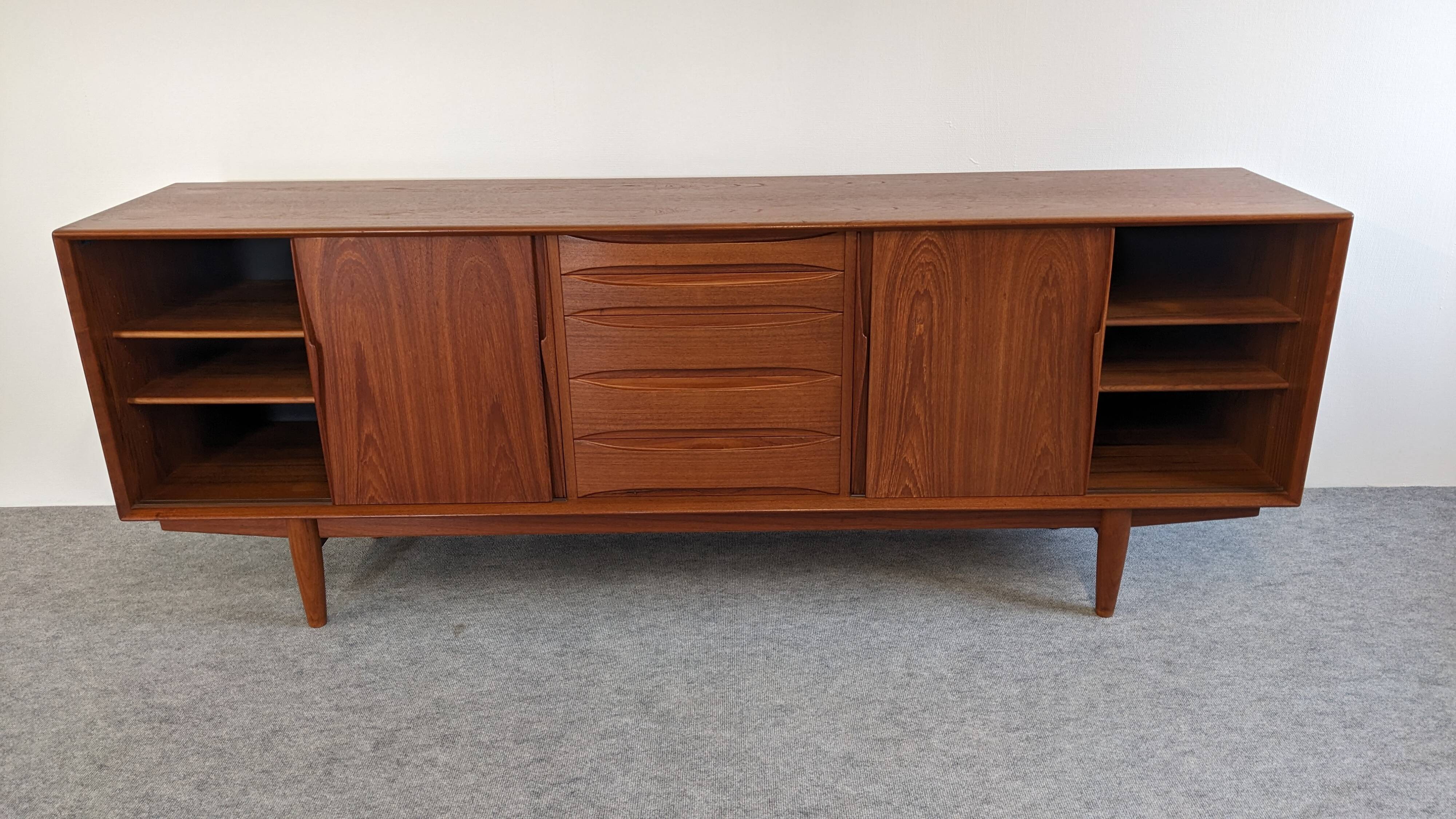 Modernist teak sideboard by Arne Vodder for Dyrlund 50s/60s