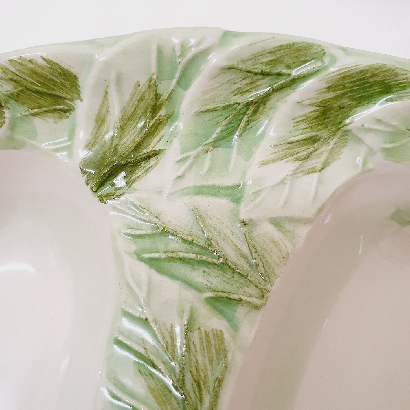 Lot 2 oyster plates in slip