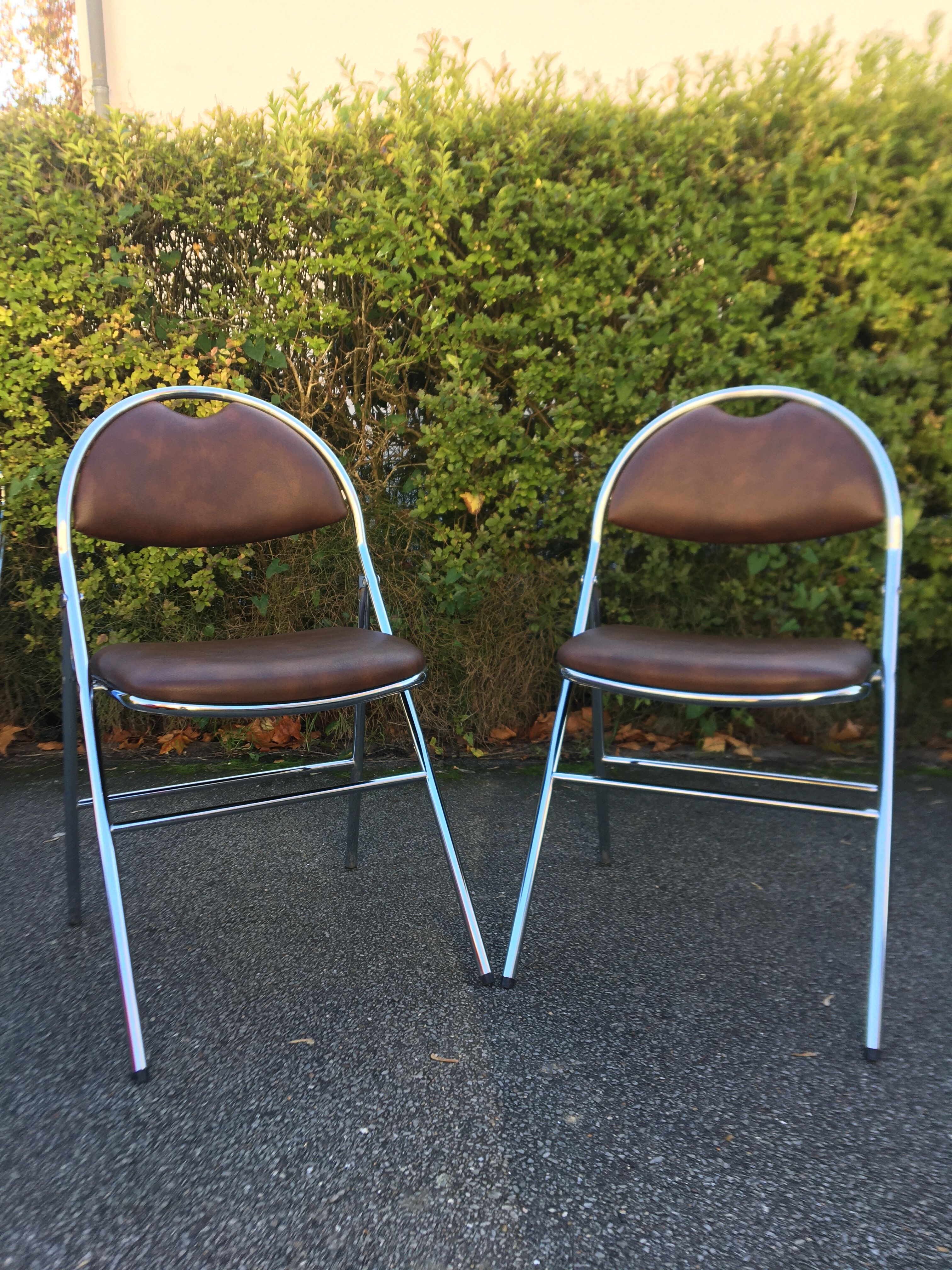 Set de 6 chaises pliantes acier et similicuir 70’s